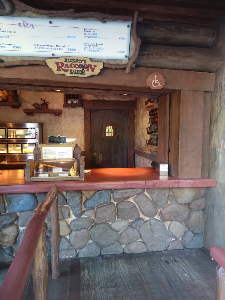 mentaico_jd's tweet photo. パフェガチ勢すぎてラケッティのファスゲスになるところだった(実際には2番手)
忙しくて下調べもろくにできてなかったけど、今年はハロウィンサンデーMOいけるらしいとう情報だけは掴んでいたので、入園してすぐMO取りました
オープン前からスタンバイ列もかなり伸びてました
ホントに枯れてたし https://t.co/a9efq9ux6i