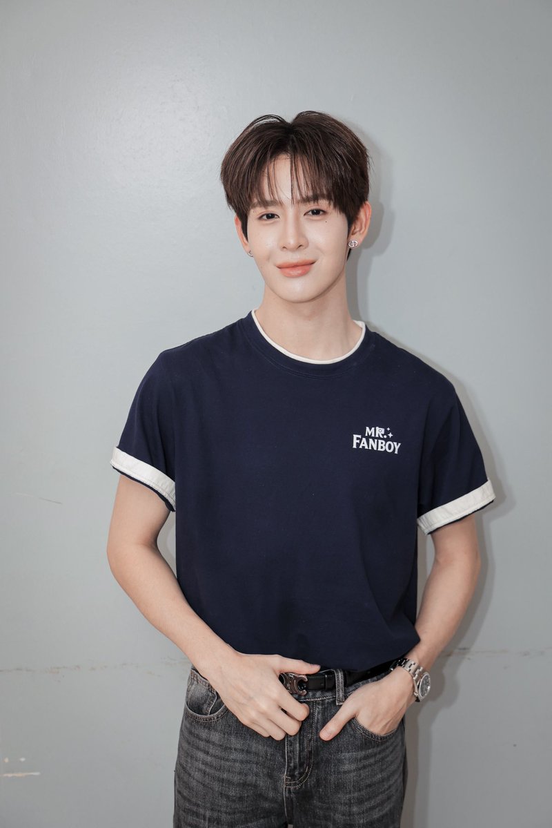 MrFanboySeries's tweet photo. 𝗠𝗿 𝗙𝗮𝗻𝗯𝗼𝘆 𝗦𝗲𝗿𝗶𝗲𝘀 𝗕𝘂𝘀𝗸𝗶𝗻𝗴 𝗣𝗿𝗲𝘀𝗲𝗻𝘁𝗲𝗱 𝗯𝘆 𝗧𝗿𝘂𝗲𝟱𝗚 📸

“ไนน์” จาก “รักสุดใจนายแฟนบอย Mr. Fanboy Series” ✨

MR FANBOY BUSKING TRUE5G
#แฟนบอยบัสกิ้ https://t.co/rJox4bixxY