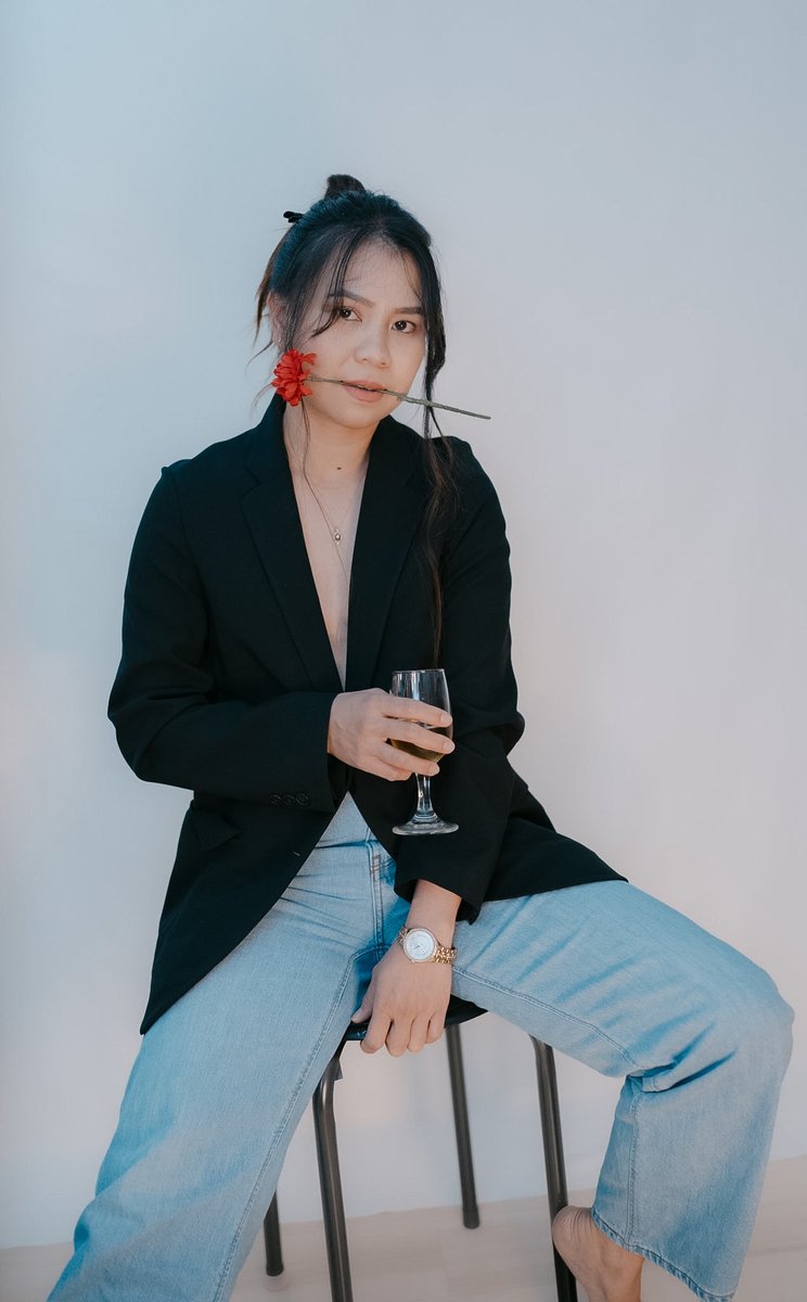 jhosection_11's tweet photo. Cheers to another year of Life🥂✨ https://t.co/XC2xrEsB1d