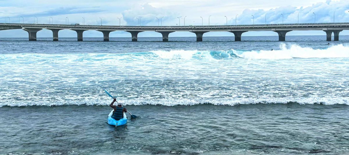 China_Amb_Mdv's tweet photo. As dusk draws near by the shore, the ocean unfolds its gentle embrace. Here, everyone finds their own rhythm with the sea. The elder pauses to swing with the breeze, child rests upon sun‑warmed rocks and youths chase rolling waves on surfboards and kayaks. No matter your age, there is always a way to meet the ocean. People breathe life into these waters, and the sea in turn gives joy back to everyone.
Good night, Maldives.