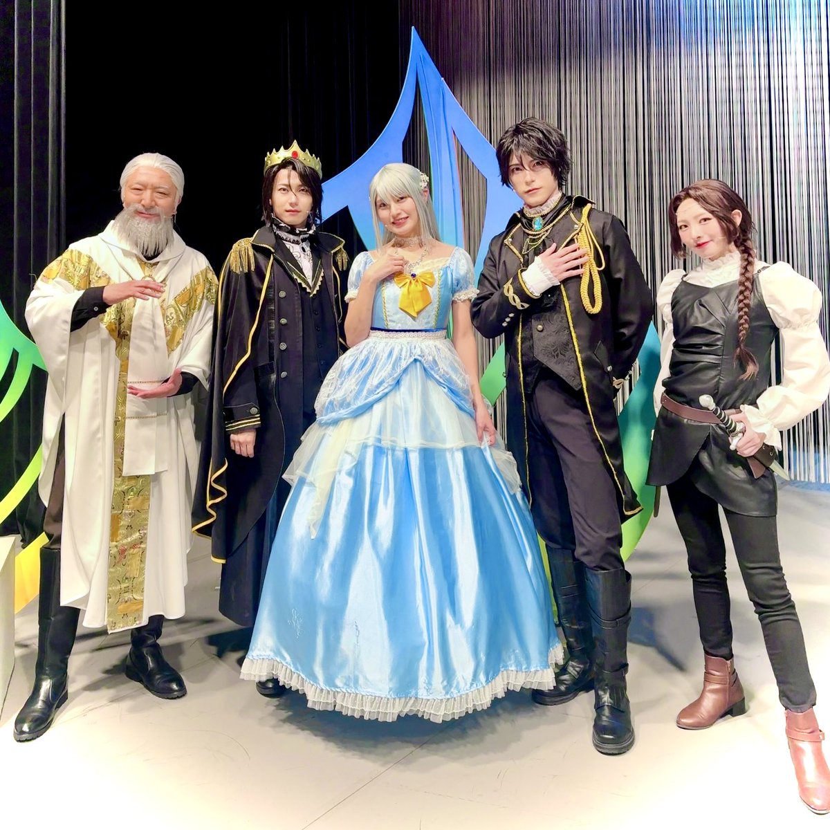 tsuyoshi_0102's tweet photo. ミュージカル『精霊魔法が使えない無能だと婚約破棄されたので、義妹の奴隷になるより追放を選びました』無事千秋楽を迎えることができました㊗️

素敵なキャスト・スタッフに恵まれ、有意義で楽しい時間を過ごさせていただきました。ご観劇の皆様ありがとうございました🫶✨

いま打ち上げで、全員じゃんけんで3位を取りまして集英社様から嬉しいプレゼントいただきました😆✨

主催さんからの #せれまほ プレート可愛い嬉しい🫶✨