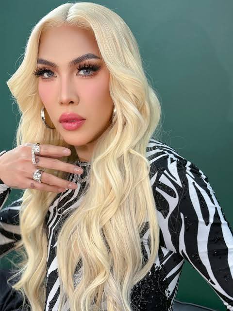 stepisowild's tweet photo. while we’re still at the ball, i have a pitch for @dragraceph.

Episode: The UnkavougaBALL Premiere
Guest Judge: Vice Ganda

Maxi Challenge: BALL

1st RW - Wigs Wigs Wigs
2nd RW - Night of a Thousand Vice Gandas
3rd RW - Create an outfit inspired from her films ++

#DragRacePH https://t.co/qCbCm5t5qJ