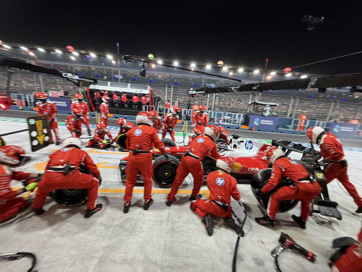 ScuderiaFerrari's tweet photo. Lap 25/62: @Charles_Leclerc makes his stop! He moves to the Mediums and is P4 https://t.co/gguls6PoXq