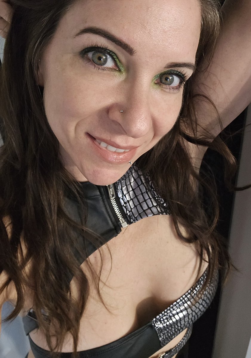 justtracyxo's tweet photo. Is it the eyes, the smile, or something else? 😉 https://t.co/Y57C5PIerB