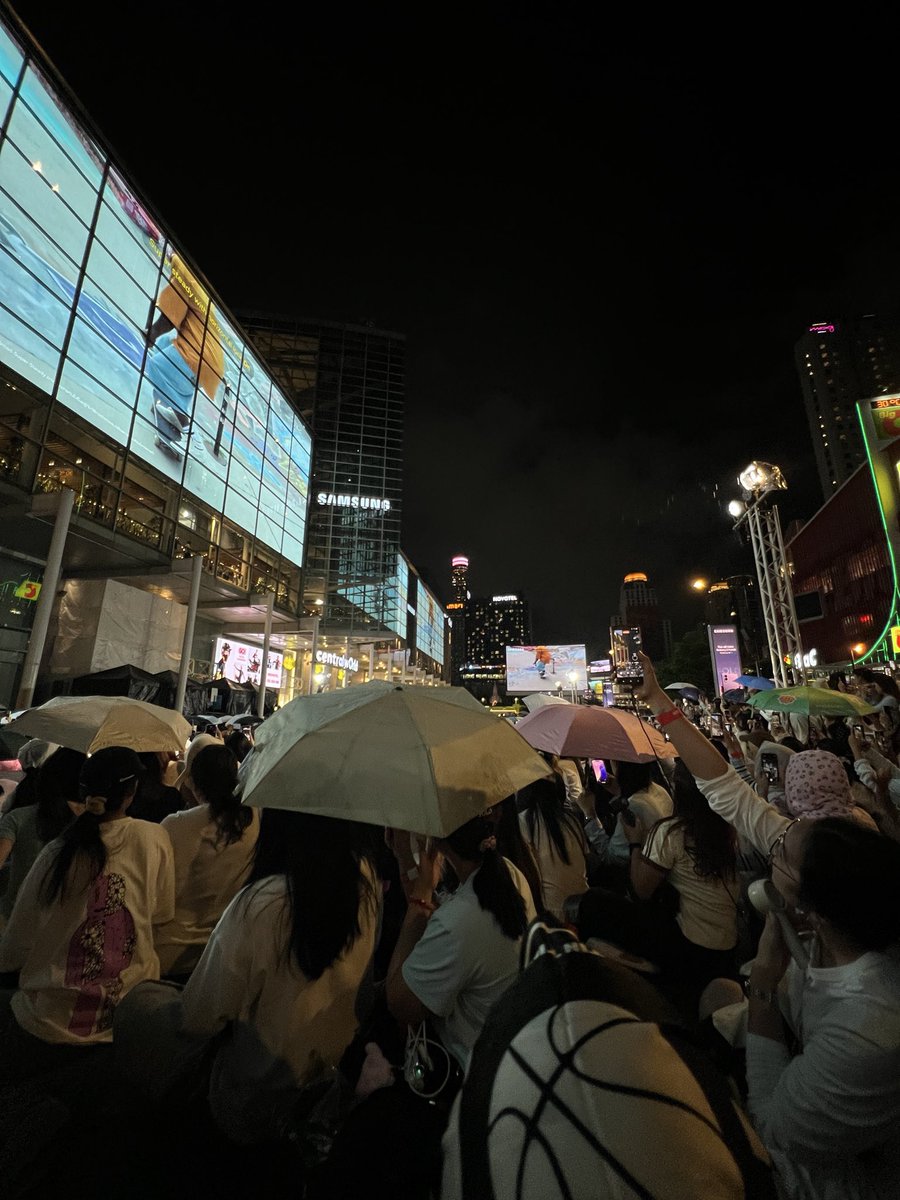 cholthiiii's tweet photo. เราจะรู้ขนาดของความรักในตอนที่ฝนตก🌧️

MR FANBOY BUSKING TRUE5G
#แฟนบอยบัสกิ้ง https://t.co/S40FQ43edq
