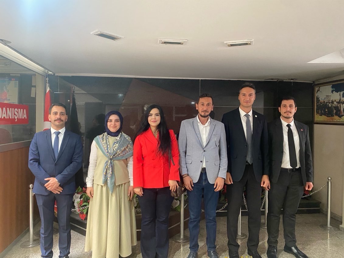 AvHilalElmas's tweet photo. Kocaeli Barosu seçimleri için oyumuzu kullandık. Seçimlerin ilimiz hukuk camiasına hayırlı olmasını dilerim. https://t.co/v0v6bWkTnx