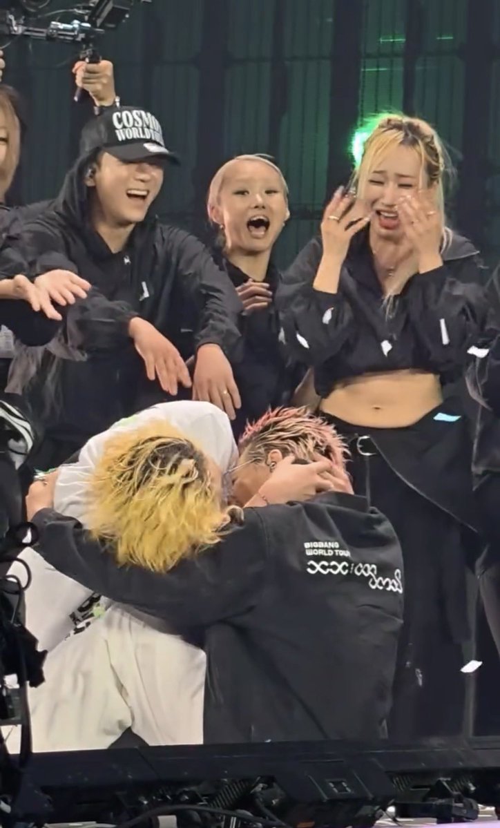 g0yang_bbb's tweet photo. 뒤에 직관한 댄서분들 표정이 너무웃곀ㅋㅋㅋㅋㅠㅠㅠ아제발ㅠㅠㅠㅠㅋㅋㅋㅋㅋ https://t.co/c3Le30Zphv