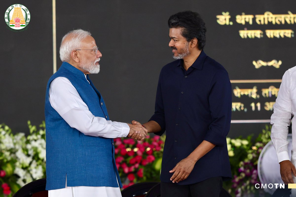 CMOTamilnadu's tweet photo. மாண்புமிகு இந்தியப் பிரதமர் திரு. நரேந்திர மோடி அவர்கள் இன்று (11.10.2026) சென்னை, இந்திய தொழில்நுட்பக் கழக வளாகத்தில் நடைபெற்ற விழாவில், மாண்புமிகு தமிழ்நாடு ஆளுநர் திரு. ராஜேந்திர விஸ்வநாத் அர்லேகர் அவர்கள் மற்றும் மாண்புமிகு தமிழ்நாடு முதலமைச்சர் திரு. ச.ஜோசப் விஜய் அவர்கள் ஆகியோர் முன்னிலையில், சென்னை மெட்ரோ இரயில் திட்டம் கட்டம் –IIன் முதல் 14.64 கி.மீ. உயர்மட்டப் பாதை உள்ளிட்ட ரூ.13,000 கோடி மதிப்பிலான பல்வேறு வளர்ச்சித் திட்டங்களை திறந்து வைத்து, இரயில்வே திட்டப் பணிகளை நாட்டிற்கு அர்ப்பணித்து, புதிய திட்டப் பணிகளுக்கு அடிக்கல் நாட்டினார்.

#CMJosephVijay‌