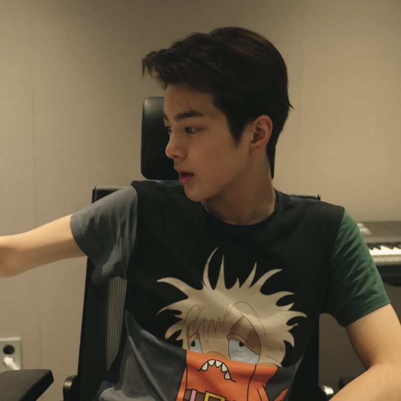 eomoesh's tweet photo. 둘이 같이 쇼핑했니?? https://t.co/BgYiG4DxYC
