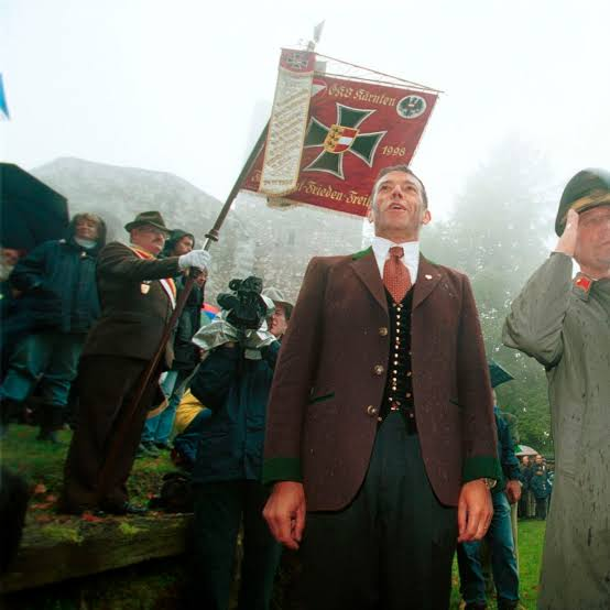michael01130274's tweet photo. @HCStrache1 Wir geistig normalen Erinnern uns bei Jörg #Haider, als den Ziehvater des #Rechtsextremismus. 

Wie wäre es, wenn Sie seinen Todestag zum Anlass für den Besuch eines Aussteigerprogramms für Rechtsextremisten, inkl. Einstieg in einen ehrlichen Job nehmen @HCStrache1. https://t.co/vrHMoZKgjX