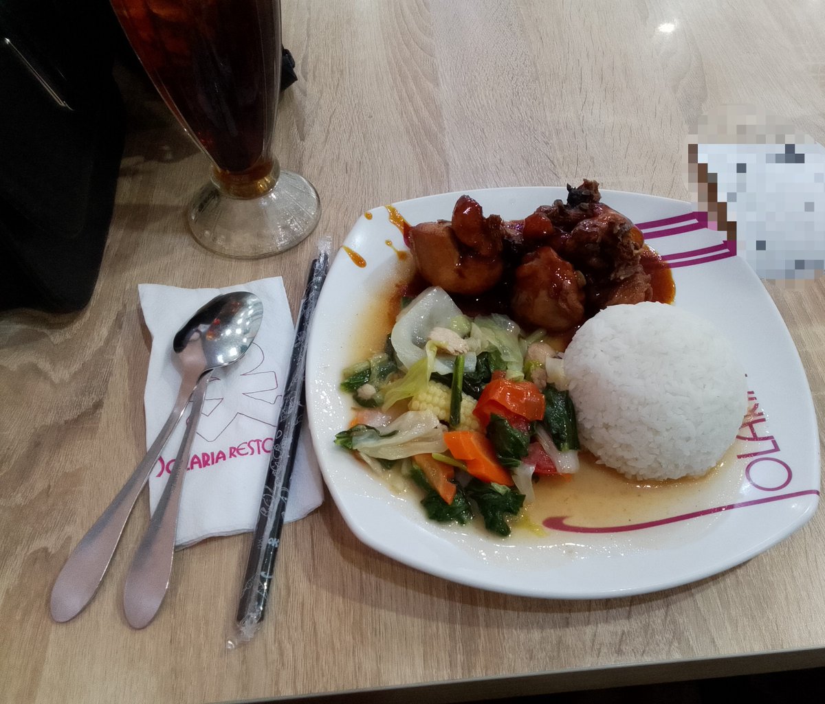 cntjihoon's tweet photo. selamat makan, kalian jgn lupa makan ya moots ❤️❤️ https://t.co/x5tCC7m6ey