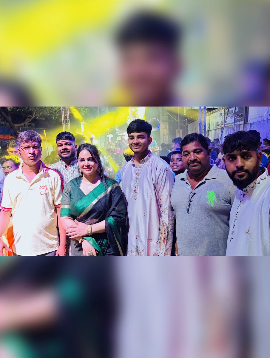 zaarakhan1208's tweet photo. 🙏🌺 माँ दुर्गा की भक्ति, आस्था और शक्ति के प��वन उत्सव में शामिल होने का सौभाग्य मिला 

शिव शक्ति तरुण मित्र मंडळ, जोगेश्वरी (मुंबई) द्वारा आयोजित सार्वजनिक नवरात्रोत्सव 2026 में शामिल होकर माँ दुर्गा का आशीर्वाद प्राप्त किया।

इस आयोजन  मंडळ के सभी पदाधिकारियों  का दिल से आभार। https://t.co/A9ItjW76eh