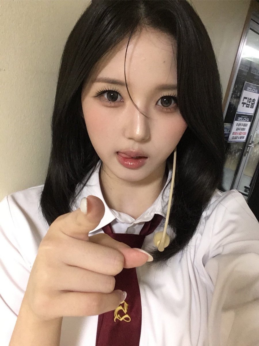 two_zero38's tweet photo. 내가 너한테 반한 거 같은데... https://t.co/CPB4YbMPvH
