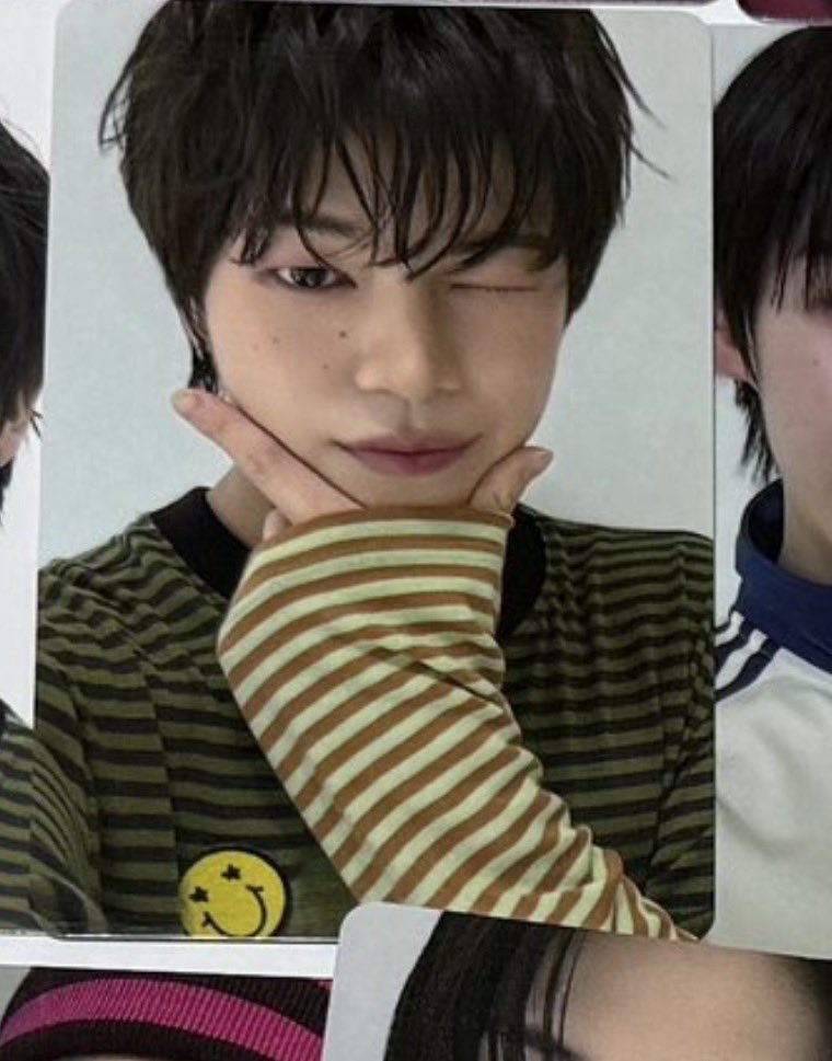 Konyanphye's tweet photo. @pi_iori17 すいません。こちらだけ求めているのですが提示してくれた画像の左💚と交換よろしいでしょうか❓ https://t.co/TXPu2DCTgP