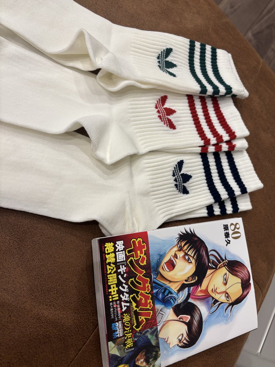 uraurasintarou's tweet photo. 初めてadidasのスニーカー買ったと思う！
キングダム80巻買ったけど、全然読んでない🫥
洗車して買い物してフットサル行って充実日曜日🙆‍♂️
明日からまた昼夜頑張ります🐯 https://t.co/gpbgUcGd12