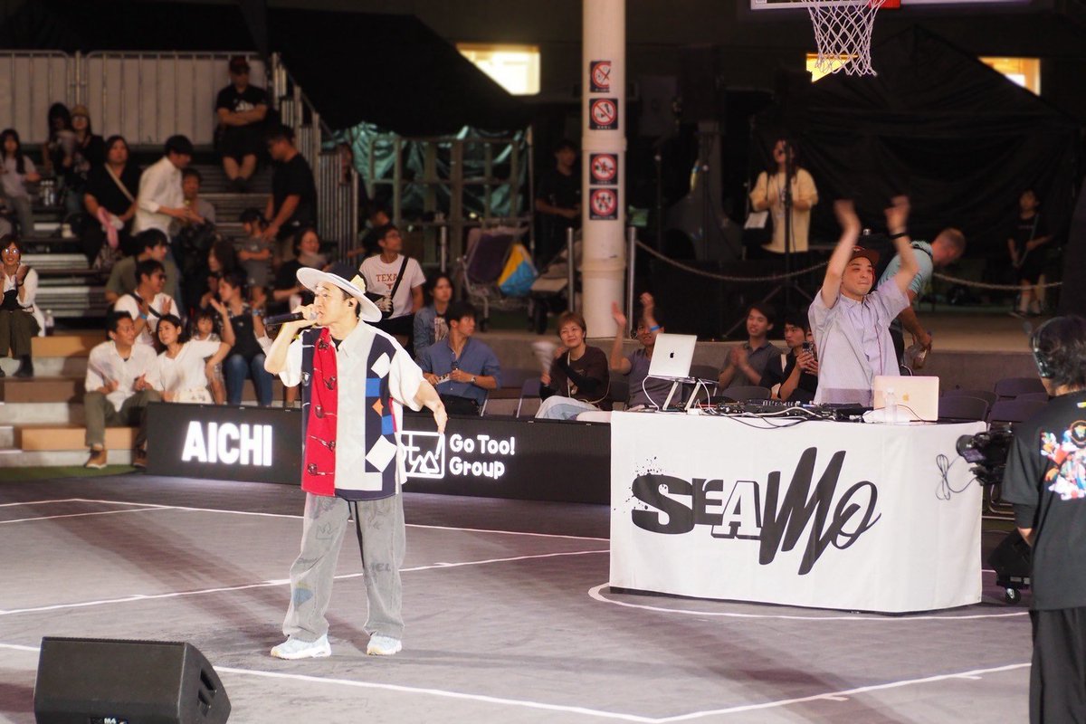 SEAMOjyukucho's tweet photo. Aichi Go Too! Sports Fes『3×3バスケ国際大会』フィナーレ」に来てくれた皆さんありがとうございました🙇ゴールの下で歌う特別な環境の中、360度お客さんがいたらそんなの回るしかないだろって事で、お客さんの席まで行かせていただきました🤣
一緒に盛り上げてくれたダイヤモンドルージュにも感謝🙏アスリートの皆さんも本当にお疲れ様でした✨️
