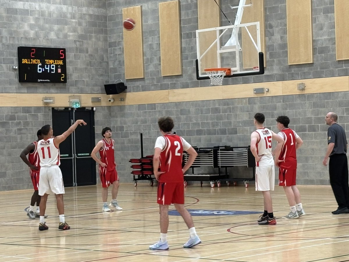DanJCB001's tweet photo. Half time @BallincolligB #MU20 21 vs @templeogue_bc 22 in today’s #NationalCup game at the @MTUarena. Cmon Ballincollig🤞💪👊🏆🏀⚫️🔴 #UpTheVillage #BallincolligBasketball @BballIrl #DominosMSL #MTU #Cork https://t.co/3GbYcv4Xum