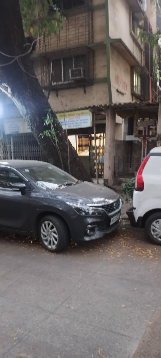 DylanEstibeiro's tweet photo. This is always parking on the road blocking the Cross amd the road too please take some action Sir on this vehicles blocking blocking the Cross Grotto way, off Church Road Kalina near Excel classes @MTPHereToHelp @PratapSarnaik https://t.co/McBxyQX2GZ