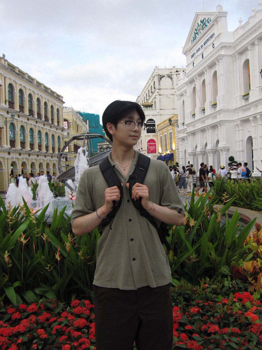 kyramel06's tweet photo. he’s so campus crush >< https://t.co/T4QDu3BRt1