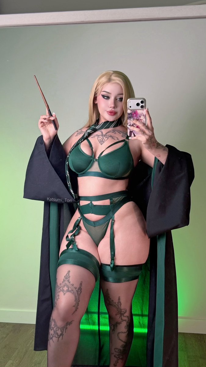 Nyan_Katsumi's tweet photo. Getting ready to bully puritans 😈💚
#malfoid https://t.co/VDKVfFRxPe