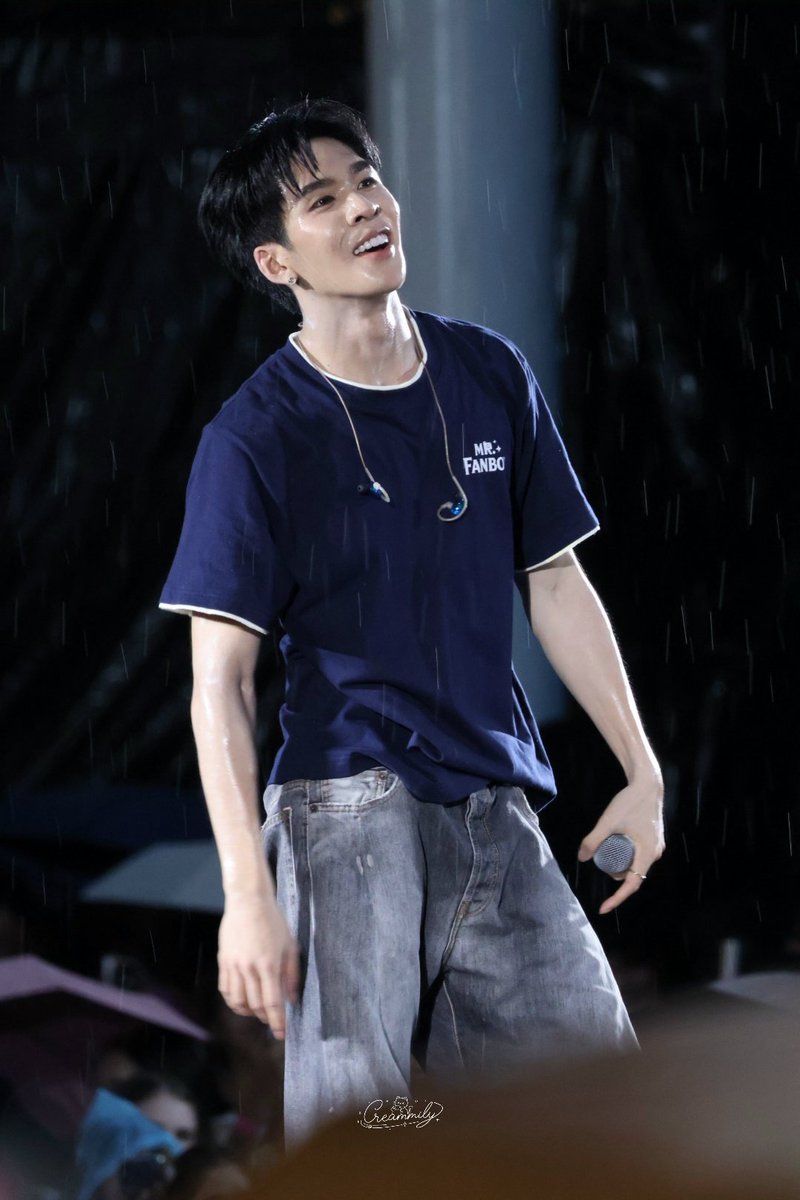 creammily_'s tweet photo. ฝนก็มิอาจล้างความหล่อ 🥵😎
MR FANBOY BUSKING TRUE5G
#แฟนบอยบัสกิ้ง 
#auautnp ; @Auautnp https://t.co/dQ136bSgkb