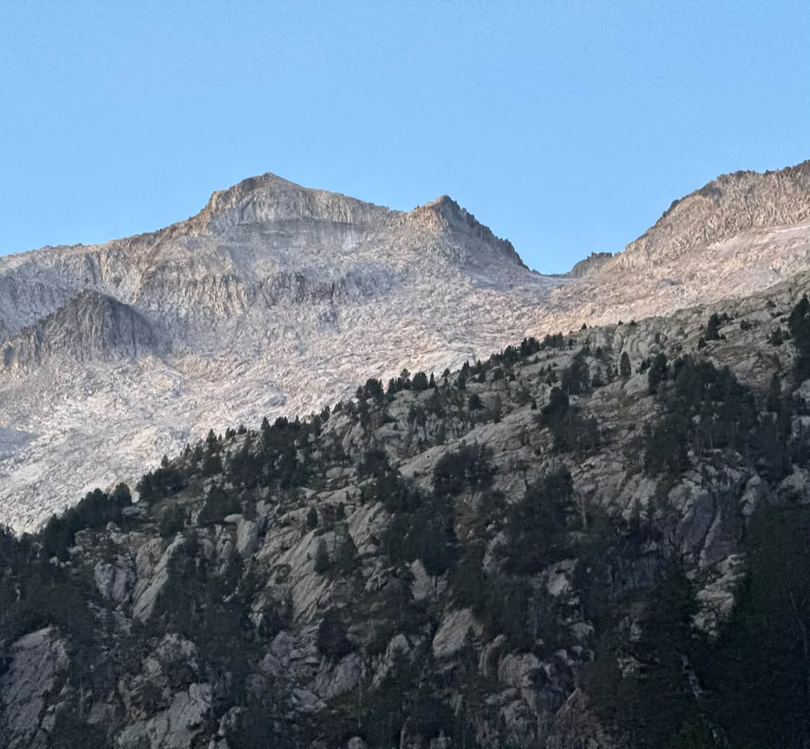 subfossilguy's tweet photo. Aneto and Aneto Glacier
2015 | 2026

Collapse of the ice continuum at the top of the Pyrenees! 🧊🔥
(Main Aneto remaining ice body is right to this pic)

We are moving towards complete de-icing of the region

Future generations will enjoy a stone desert... 

📷 Miquel Seu https://t.co/tJrAFWhZxd