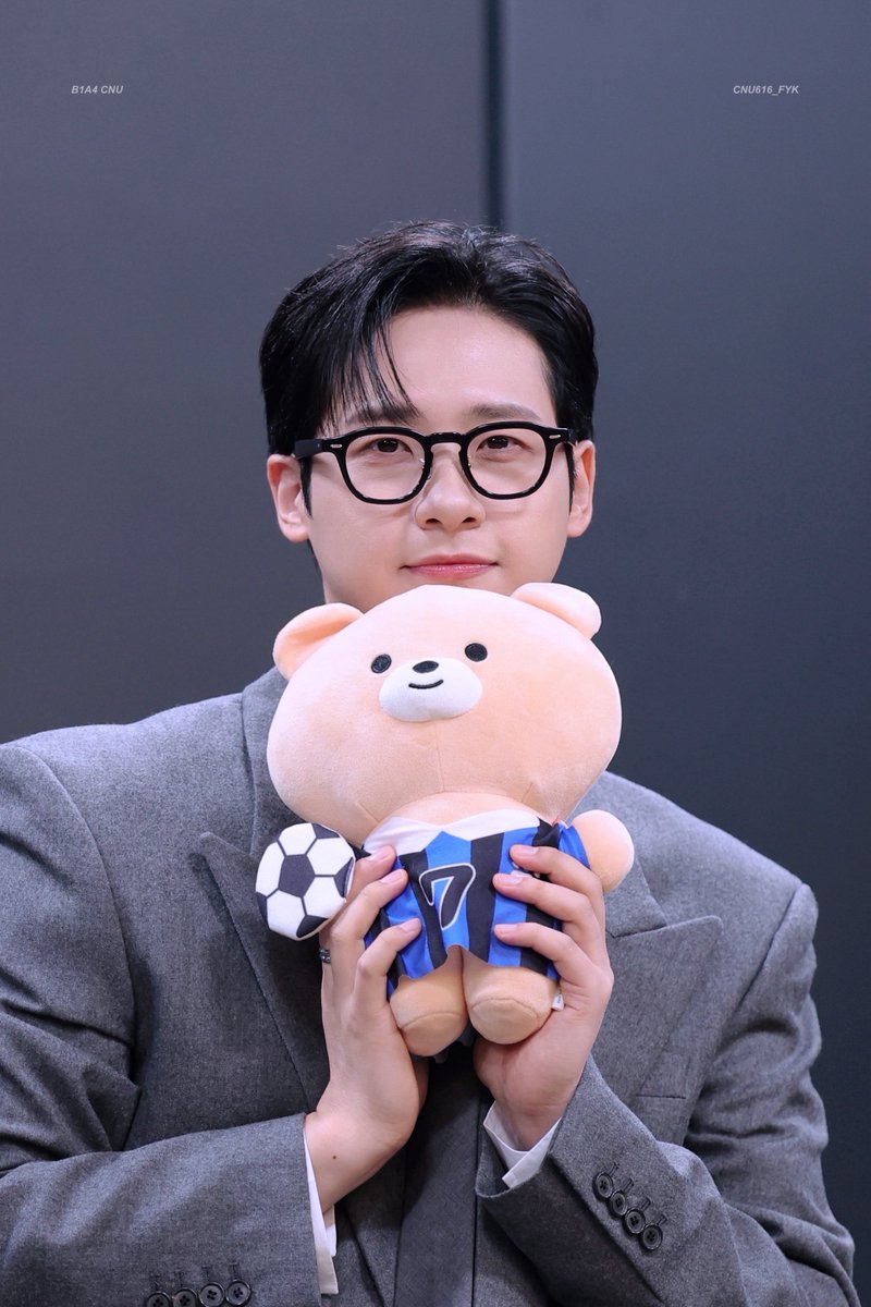 CNU616_FYK's tweet photo. 261011 네모즈 팬싸
@CNU_official #CNU #신우 #REAL #IBL https://t.co/5bfiEMF7ib