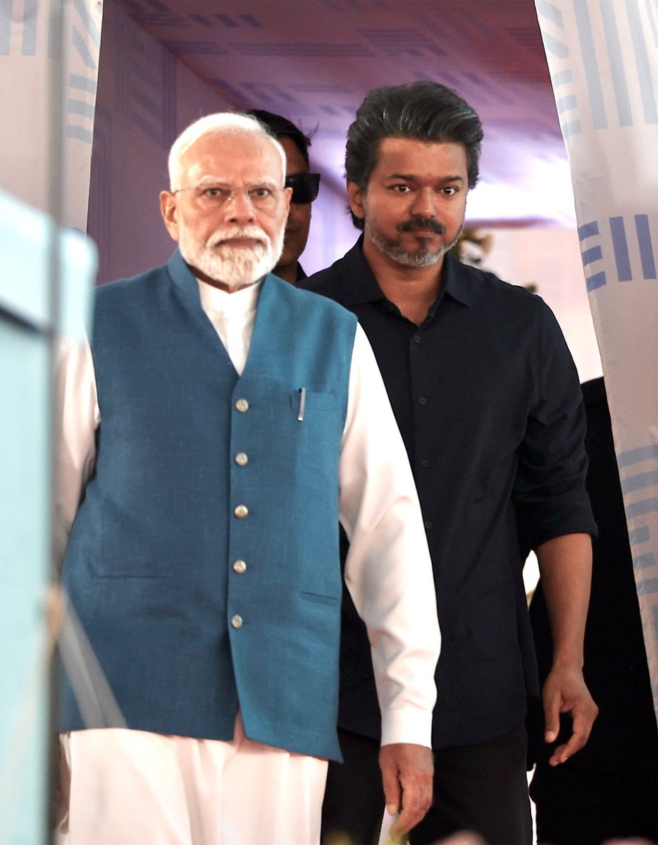KVFC_Official's tweet photo. When two crowd-pulling personalities share the same frame! 🔥🇮🇳 https://t.co/jFLtGaNzO4