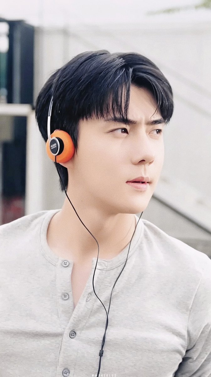 MYAEOLUS's tweet photo. 🐣🎧🧡

#세훈 #SEHUN https://t.co/saZDzcRed0