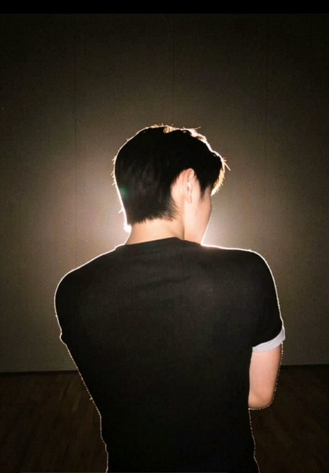 jakesrarity's tweet photo. How do you even get bullied for having a physique that I would legit bark for? Oh, Sunghoon they don't deserve u https://t.co/8wM2ELublz