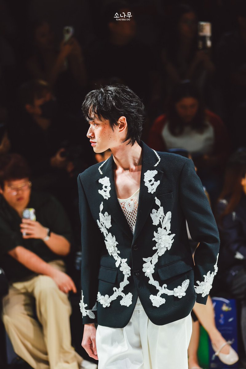pPinetree8's tweet photo. ลูกครึ่งนูร์ตัวจริงอยู่ละนี่พี่ 😏😏

BOSS AT SIAM PARAGON BIFW26
#27FRIDAYXBOSSIRR
⸝⋆#Bossirr ･͛´ https://t.co/6qNHsWKpuY