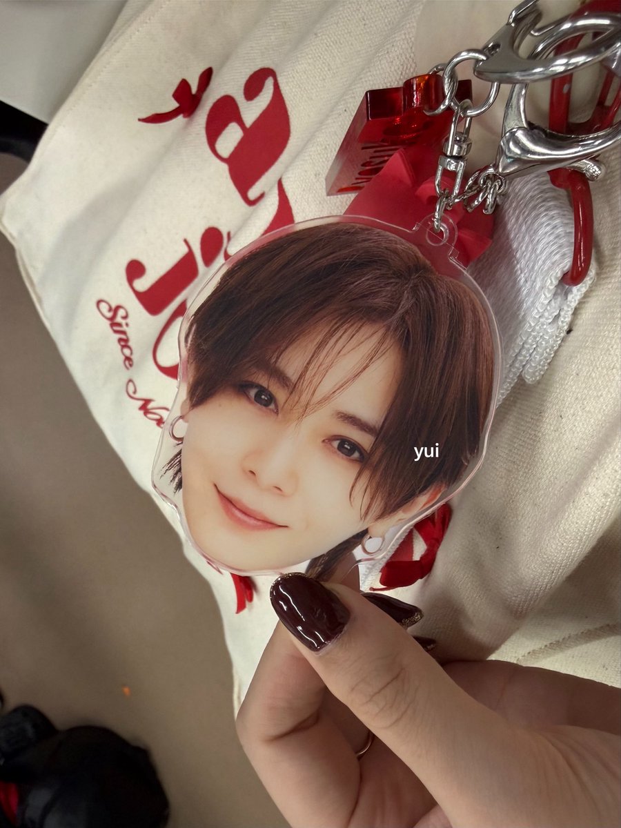 jump_yuppi's tweet photo. アクキーケースに入れずに使いたいからフィルム貼った。これで傷つかない！ https://t.co/9MDr4juniI