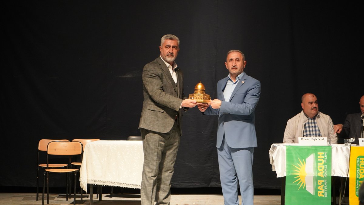 HurDavaPartisi's tweet photo. Gaziantep Milletvekilimiz Şahzade Demir, Bitlis İl Başkanlığımızın 5. Olağan Kongresine katıldı.

Kongrede güven tazeleyerek yeniden başkanlığa seçilen Cengiz Karakaya’yı tebrik ediyor, görevinde başarılar diliyoruz. 

Bitlis ilimize ve teşkilatımıza hayırlı olsun. https://t.co/ULXqL8uZHw