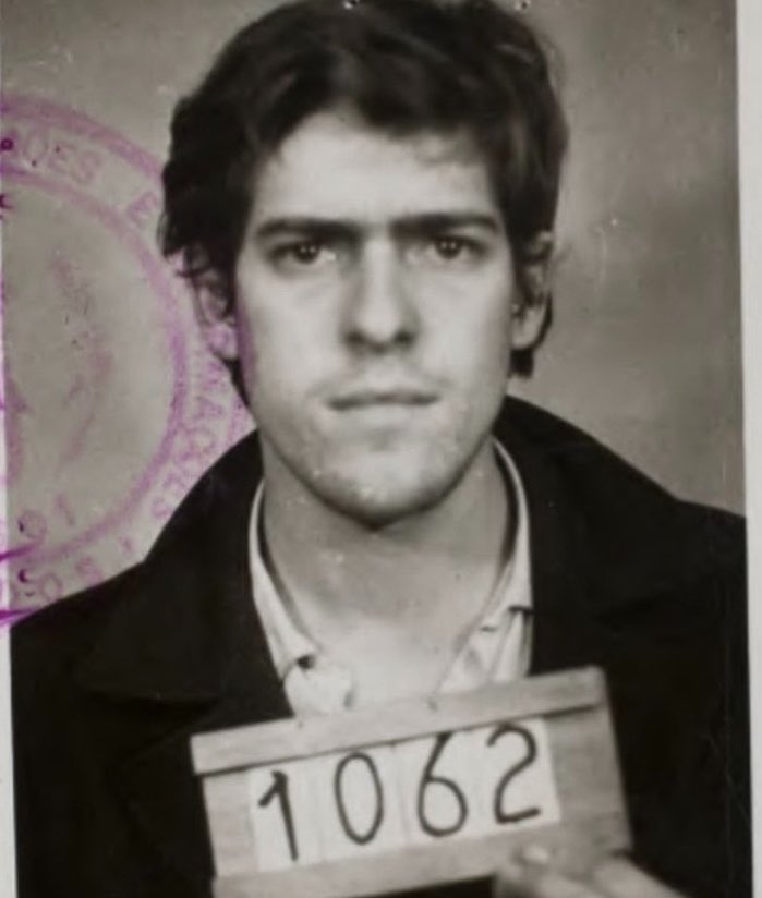 PortalBabados's tweet photo. 🚨Zé de Abreu, ator conhecido por seu posicionamento contra Bolsonaro, relembra sua prisão durante a ditadura militar, em 1968, após participar de um congresso da UNE, movimento estudantil que se opunha ao regime militar. Na época, ele ficou três meses preso, sendo dois deles no Carandiru.