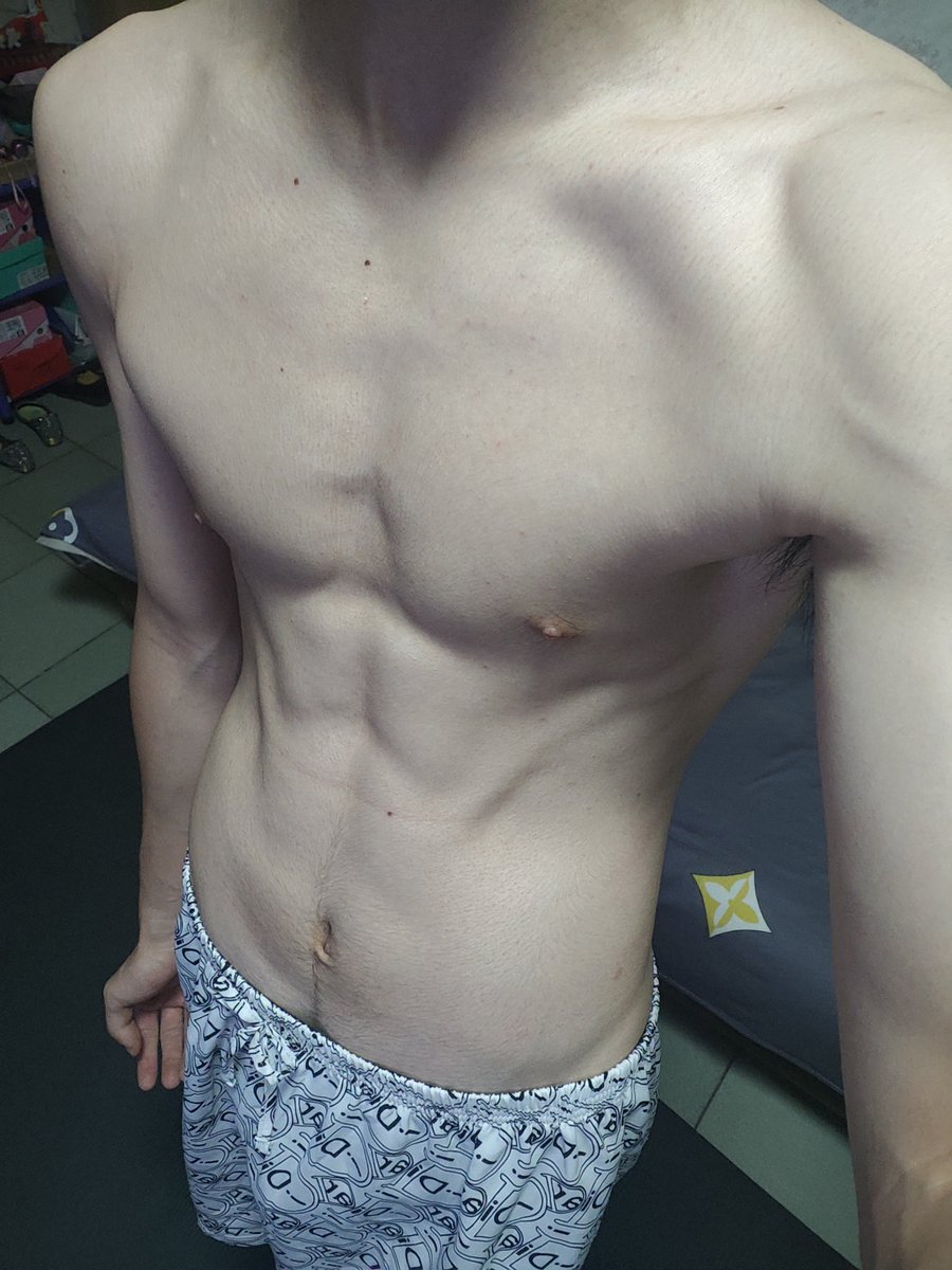 ouyevm's tweet photo. 无人倾听男大心事 #腹肌 #薄肌 #男大 https://t.co/SBIPY6Edny