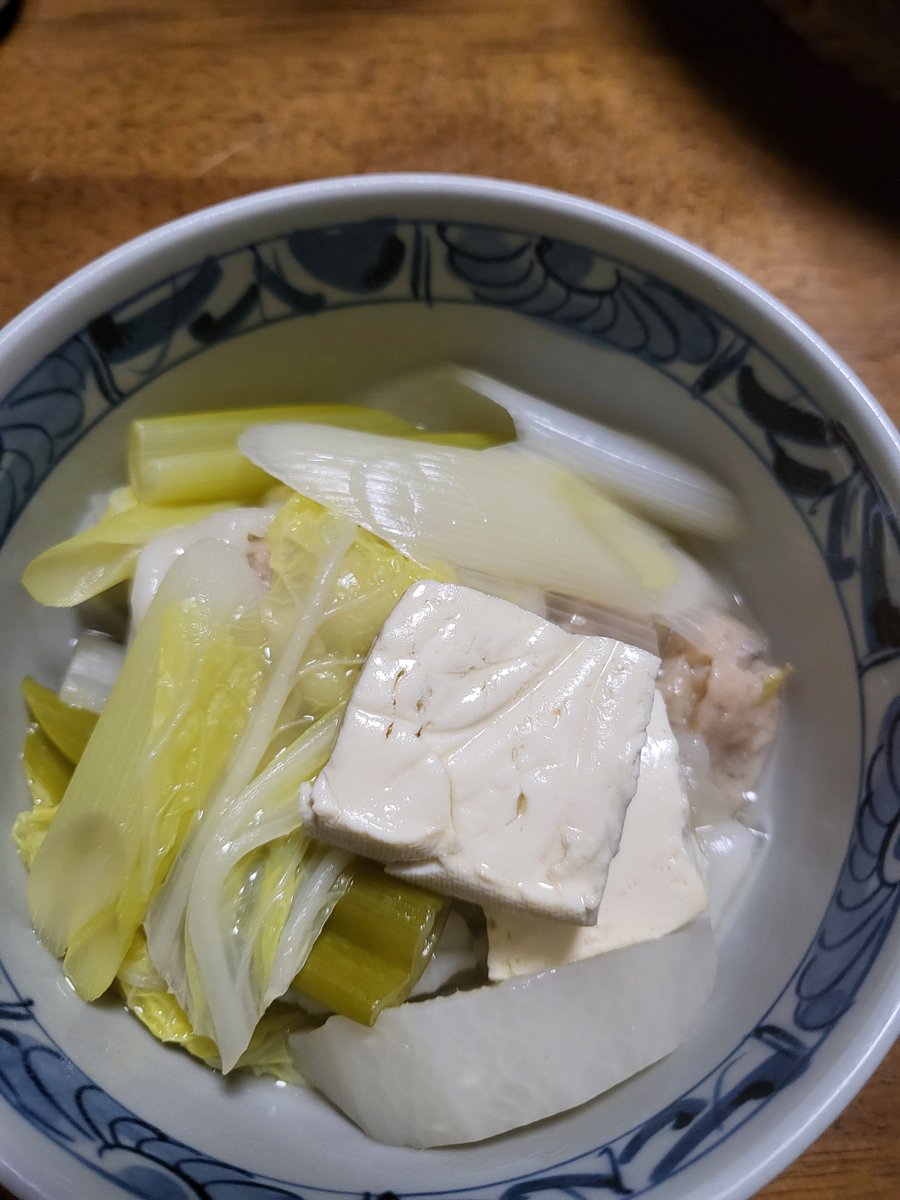 TipoAbart's tweet photo. 自分の食事管理のために、しばらくXに、毎食食べたものを投稿中。
夕食は野菜たっぷりの寄せ鍋を食べます https://t.co/sN4VK77gUl