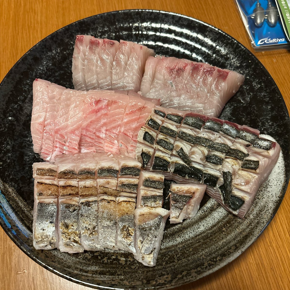 Tomo040501's tweet photo. 釣ったサワラで刺身と塩焼きと西京漬作った〜。
自分やっぱりサワラの刺身は少し苦手かも😭西京漬が1番好きだから余ってるサワラ全部西京漬にして冷凍しとこうかな
 #桃川ニジマス https://t.co/rY5VGYtwSh