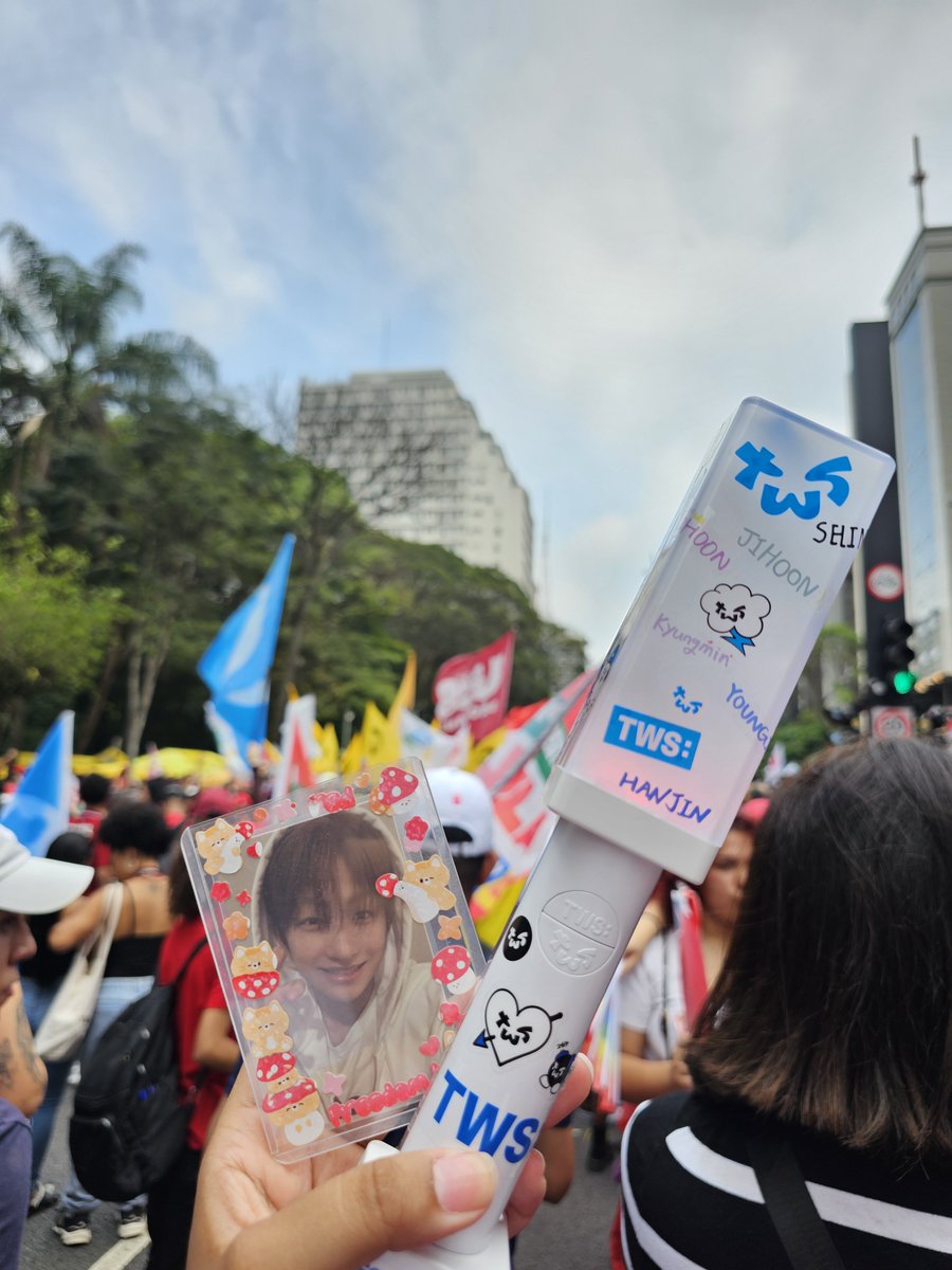 luvtwsgyu's tweet photo. SAIS COM LULA https://t.co/BXjGEJjsGK