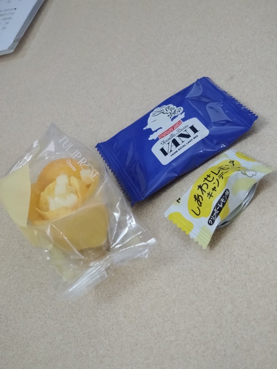 o80zNVUpXJ2HKZA's tweet photo. 【女神様たちのお裾分け】
”かほさん”のザック結構パンパンだな〜って思ってたら
・シャインマスカット
・チーズケーキ(2種類)
次々と出てきてびっくり😯
美味しくいただきました〜😋
他に参加者の女神さん達からも色々とお裾分け…ありがとうございました🙏 https://t.co/FHSfOIv4PU