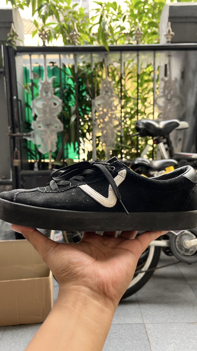 nafis_nu's tweet photo. WTS vans sport low size 9.0 (US men), setara 42.
dijual karena kegedean 1 ukuran.
please, DM for price.
#WTS #vans #Sepatu https://t.co/IofVDu3YQe