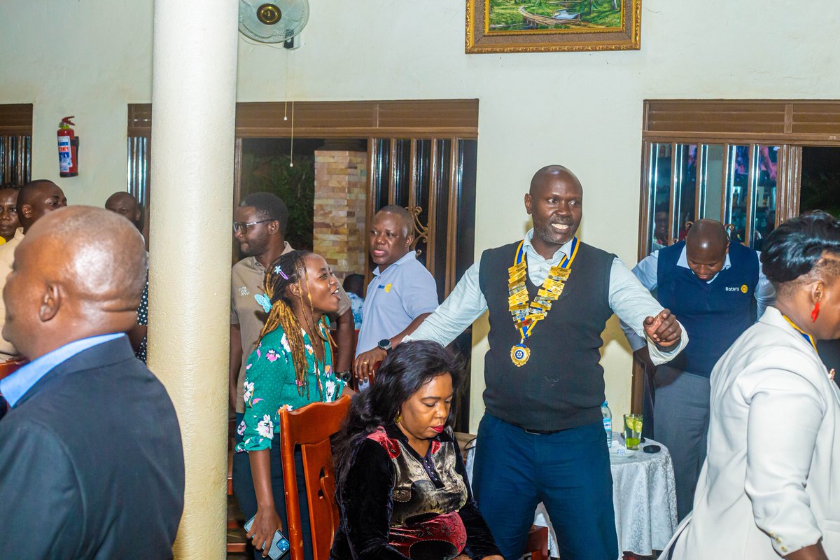 RCMukonoCentral's tweet photo. 28.09.26
Convening together with @rcmukono learning from PDG @DGKenMugisha 
#TheDownTowners
#RCMukonoCentral https://t.co/xq97sS82KS