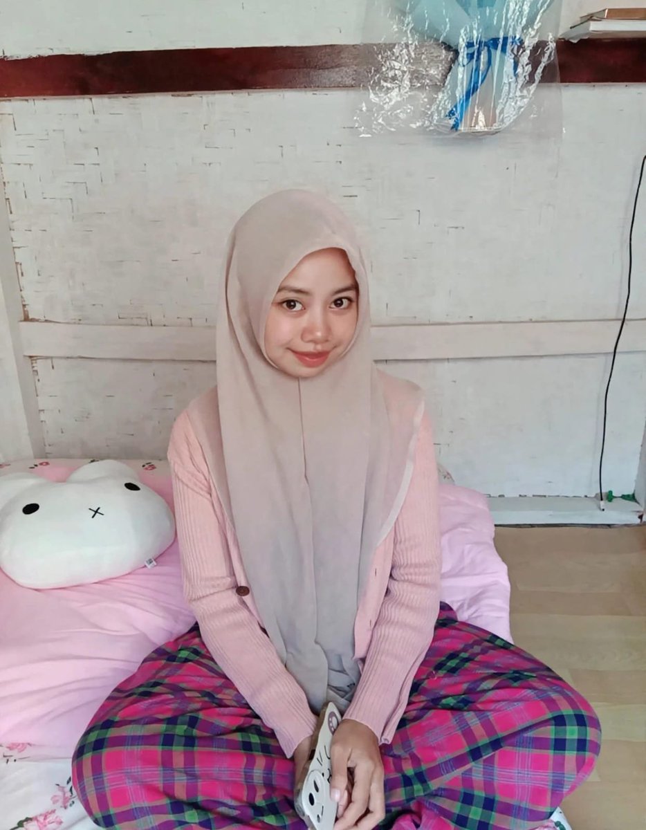 imasusagashite's tweet photo. Pesona santriwati sarungan part 1
#perempuanbersarung https://t.co/f6t62IVgLo
