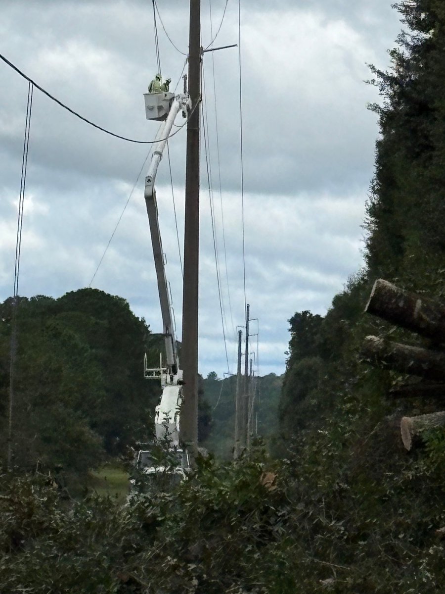 alabamapower's tweet photo. Overnight, crews continued making progress across Alabama. As of 6 a.m., power is restored to approximately 90% of our customers affected by Hurricane Isaias. 

Today, crews remain focused on the hardest hit areas of the state, where significant damage, difficult access and complex repairs take more time. We are committed to restoring every customer as quickly and safely as possible. 

For updates > https://t.co/igqZu5BJeX