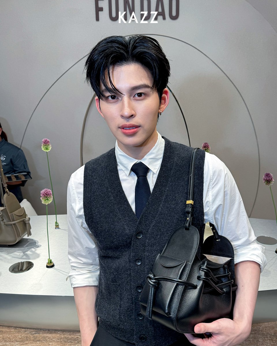 Kazzmagazine's tweet photo. หล่อทุกมุม! “ปอนด์ ณราวิชญ์” ในงาน FUNDAO Moonlit Reverie at ICONSIAM 🤍

POND AT FUNDAO ICONSIAM 
#FundaoxPond 
#ppnaravit
#FundaoMoonlitReverie
#FUNDAOATICONSIAM 
#KAZZMAGAZINE https://t.co/k7xQduGgO3