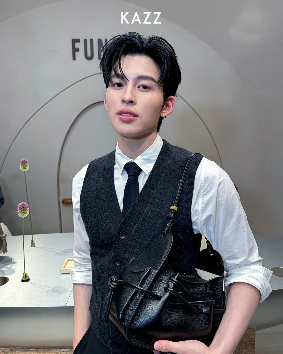 Kazzmagazine's tweet photo. หล่อทุกมุม! “ปอนด์ ณราวิชญ์” ในงาน FUNDAO Moonlit Reverie at ICONSIAM 🤍

POND AT FUNDAO ICONSIAM 
#FundaoxPond 
#ppnaravit
#FundaoMoonlitReverie
#FUNDAOATICONSIAM 
#KAZZMAGAZINE https://t.co/k7xQduGgO3