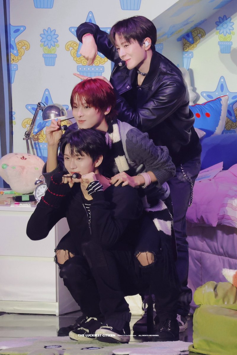 Harikoooooo's tweet photo. 261011 ISPY SHOWCASE
🐈
🐈‍⬛
🐕
#유우시 #재희 #리쿠 #NCTWISH https://t.co/K2VJ0uCzPJ