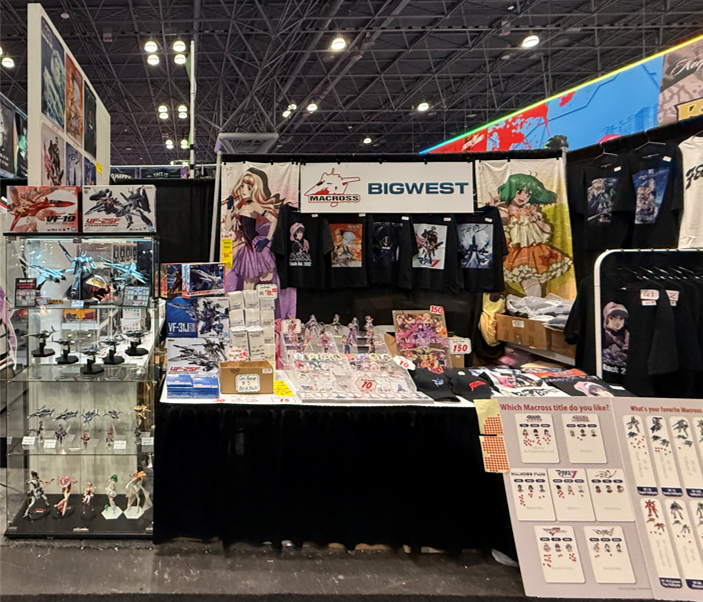 MACROSS_BIGWEST's tweet photo. Rainy Sunday, but #NYCC Day 4 is still going strong!

Last chance to snap photos, explore amazing products, and pick up your favorite merch.

#Macross https://t.co/Yzlqq2JyoS