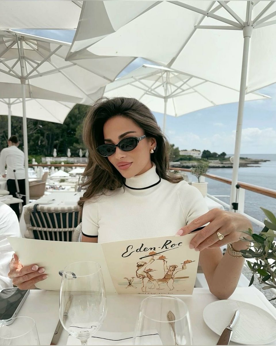 nyliava's tweet photo. Always Classy https://t.co/B0oMfFxtks
