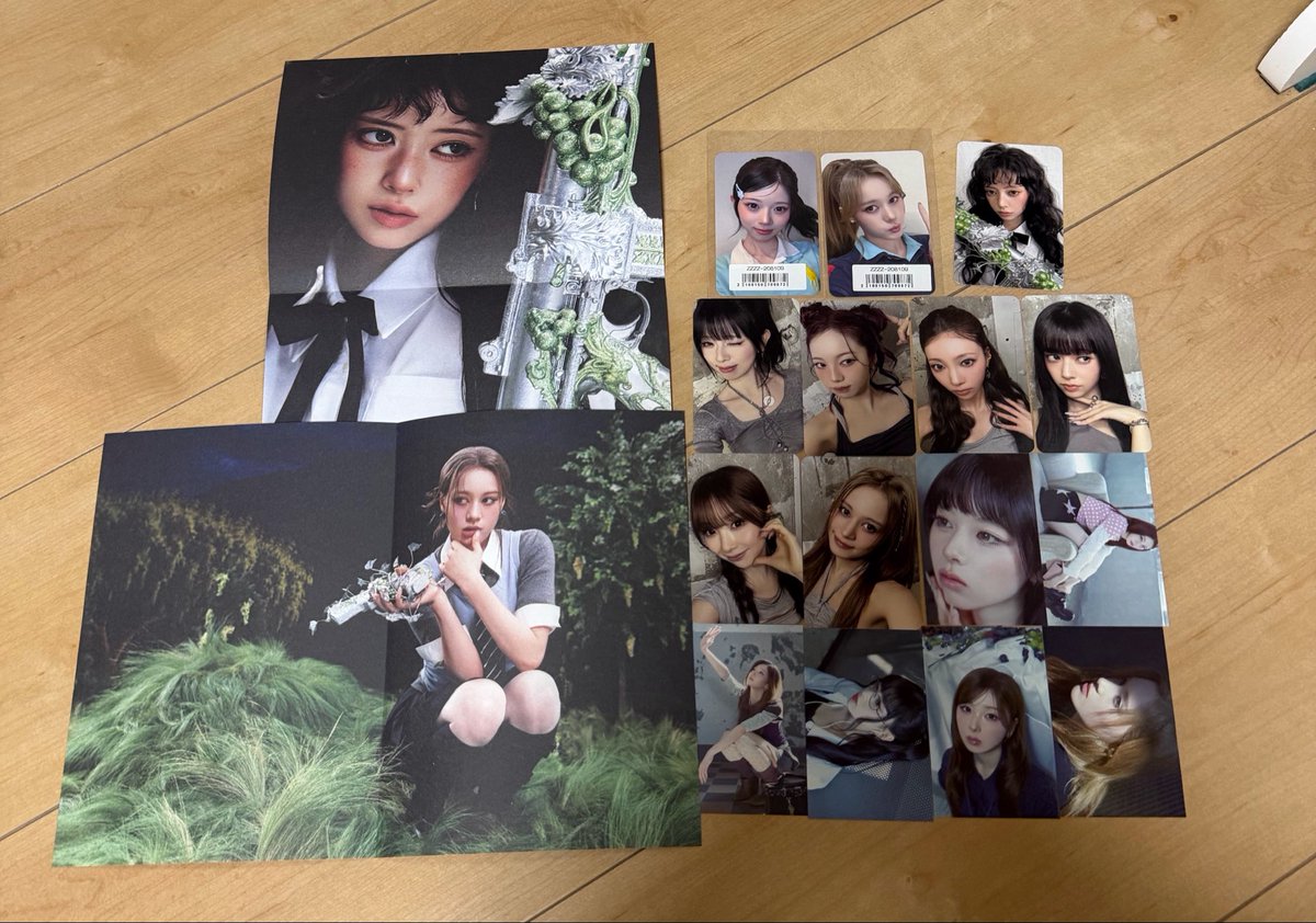 yu__03mako's tweet photo. #NiziU交換 
求>>🧡のも、ポスターはどちらとも求めております。
譲>>画像のもの、2:n可能
ツアー神戸&amp;郵送のみ
条件が合えば返信させていただきます。
#NiziU買取 https://t.co/foPu580bxc