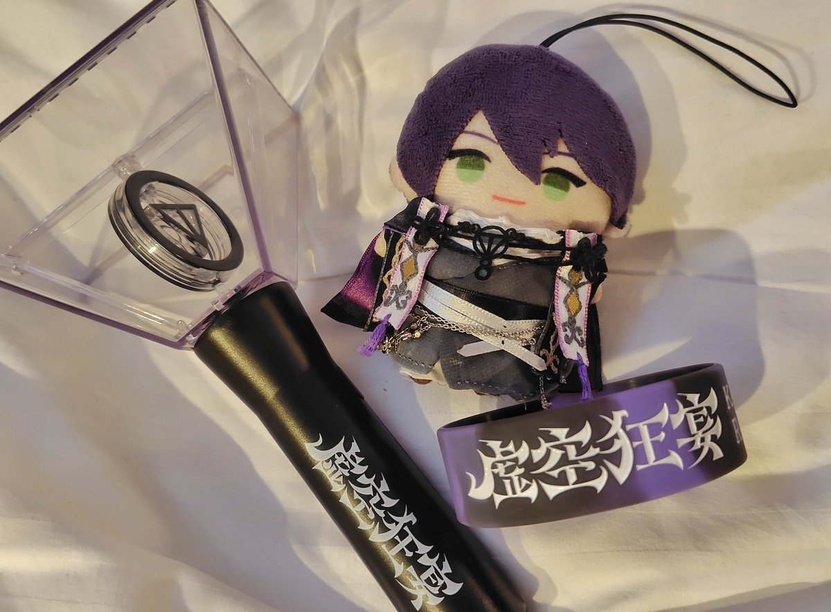 nerokonick103's tweet photo. いい夜でした
ライブネチケ買ったのに再生できる端末を忘れたので明日帰ったらいっぱい見ます…
それはそれとして、ホテルのテレビのつべでゲストとして再生したトガくんの配信のせいでおすすめが🌈だらけになってるのはどうしたらいいですか… https://t.co/O1QZdYewry